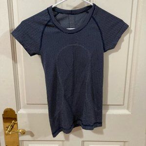 Lululemon Short Sleeve Tee Fitted Size 2